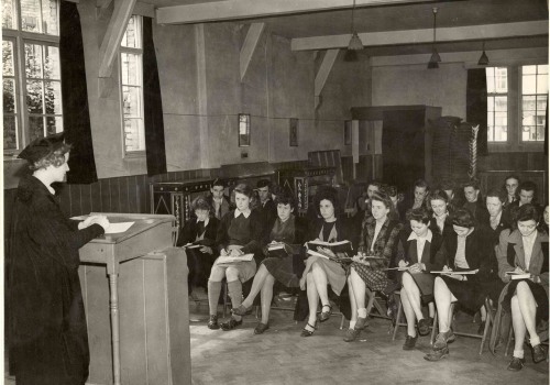 A Comprehensive Look at Oxford University: Its Colleges, History, Courses, Social Life, and Accommodation